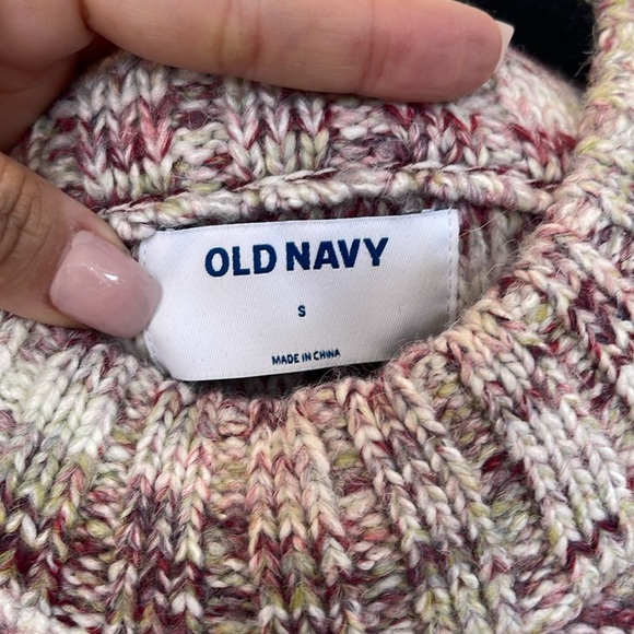 Beautiful Old Navy Sweater Size S - Picture 3 of 4